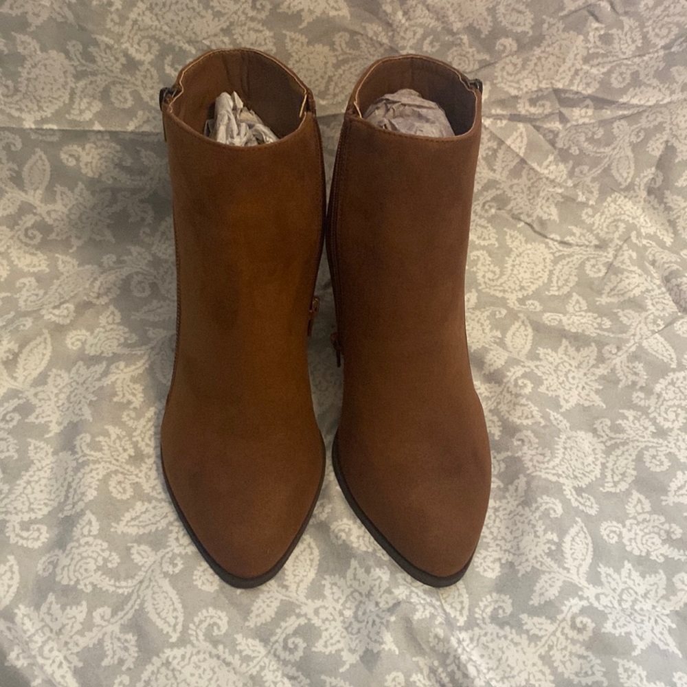 JustFab Booties Alix WW. Color Cognac Booties